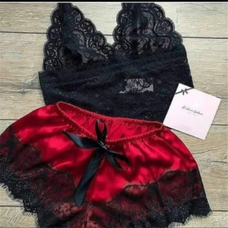 Women's Sleepwear Sexy Satin Pajama Set Black Lace V-Neck Pyjamas Sleeveless Cute Cami Top and Shorts
Women's Sleepwear Sexy Satin Pajama Set Black Lace V-Neck Pyjamas Sleeveless Cute Cami Top and Shorts