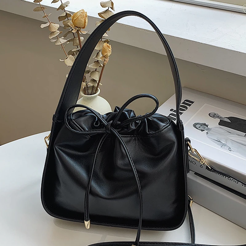 Retro Drawstring Bucket Shoulder Bag Women's 2021 New Large Capacity PU Leather Handbag Luxury Minimalist Designer Diagonal Bag
Retro Drawstring Bucket Shoulder Bag Women's 2021 New Large Capacity PU Leather Handbag Luxury Minimalist Designer Diagonal Bag