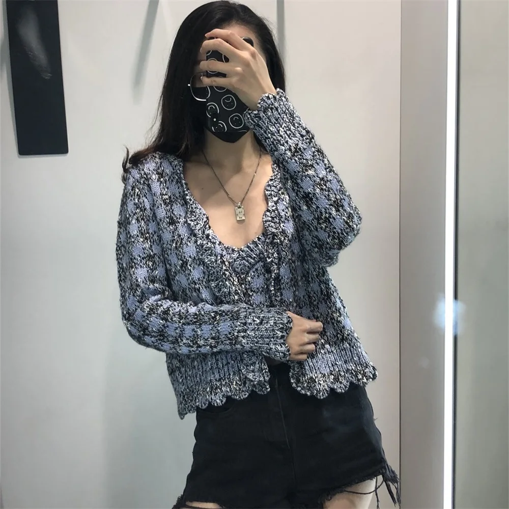 2021 autumn women's new V-neck single-breasted small fragrant tweed plaid loose casual knitted cardigan sweater
2021 autumn women's new V-neck single-breasted small fragrant tweed plaid loose casual knitted cardigan sweater