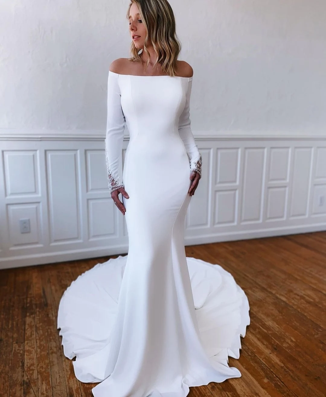 Женское длинное кружевное свадебное платье, элегантное атласное платье-Русалка с рукавом и корсетом на спине, платье невесты 
Женское длинное кружевное свадебное платье, элегантное атласное платье-Русалка с рукавом и корсетом на спине, платье невесты