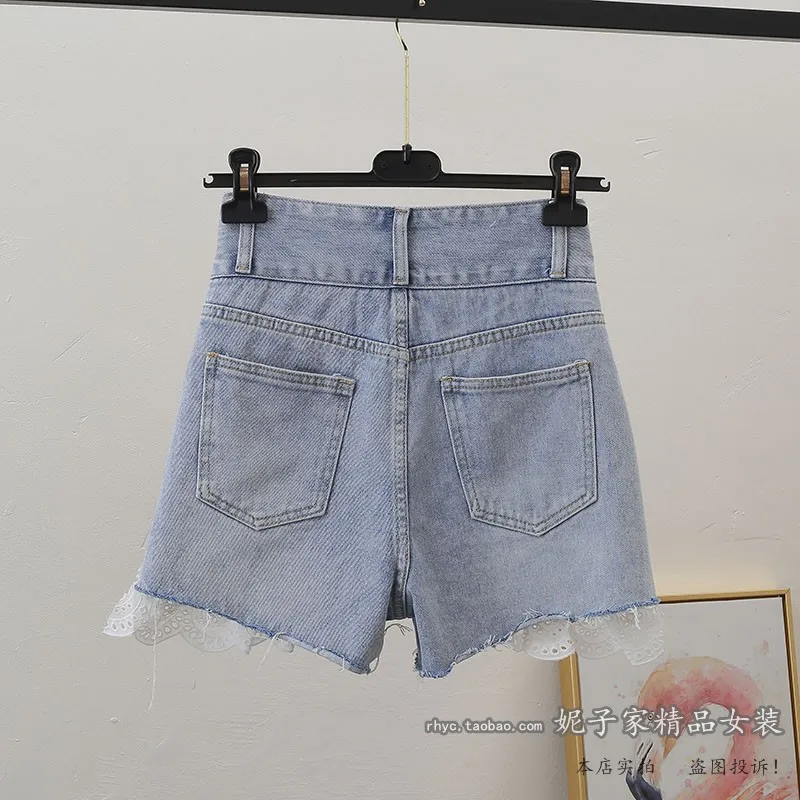 2021 Summer Shorts Skirts New Rhinestone Beaded High Waist Denim Shorts Pants Lace Stitching Women Slim All-matching Short Jeans 
2021 Summer Shorts Skirts New Rhinestone Beaded High Waist Denim Shorts Pants Lace Stitching Women Slim All-matching Short Jeans