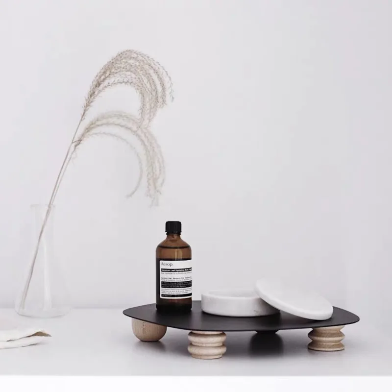 Multi-function Storage Tray Creative Minimalist Iron Magnetic Suction Feet Fruit Cups Perfume Sundries Desktop Decoration Nordic
Multi-function Storage Tray Creative Minimalist Iron Magnetic Suction Feet Fruit Cups Perfume Sundries Desktop Decoration Nordic