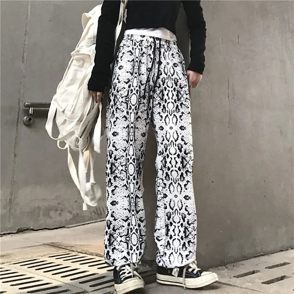 Snake Print Black White Joggers Women Casual High Waist Pants Capri Harajuku Trousers Ladies Pocket Streetwear
Snake Print Black White Joggers Women Casual High Waist Pants Capri Harajuku Trousers Ladies Pocket Streetwear