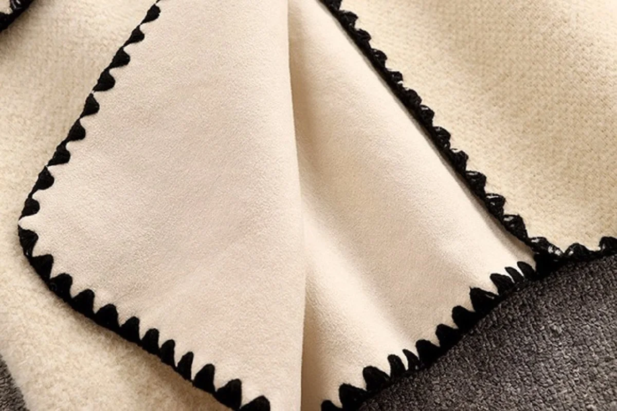 Winter Women's Sleeveless Jacket England Style V-Neck Belt Vest coats + Elastic sweater 2 piece Set 2021 Goddess Ladies Sets
Winter Women's Sleeveless Jacket England Style V-Neck Belt Vest coats + Elastic sweater 2 piece Set 2021 Goddess Ladies Sets