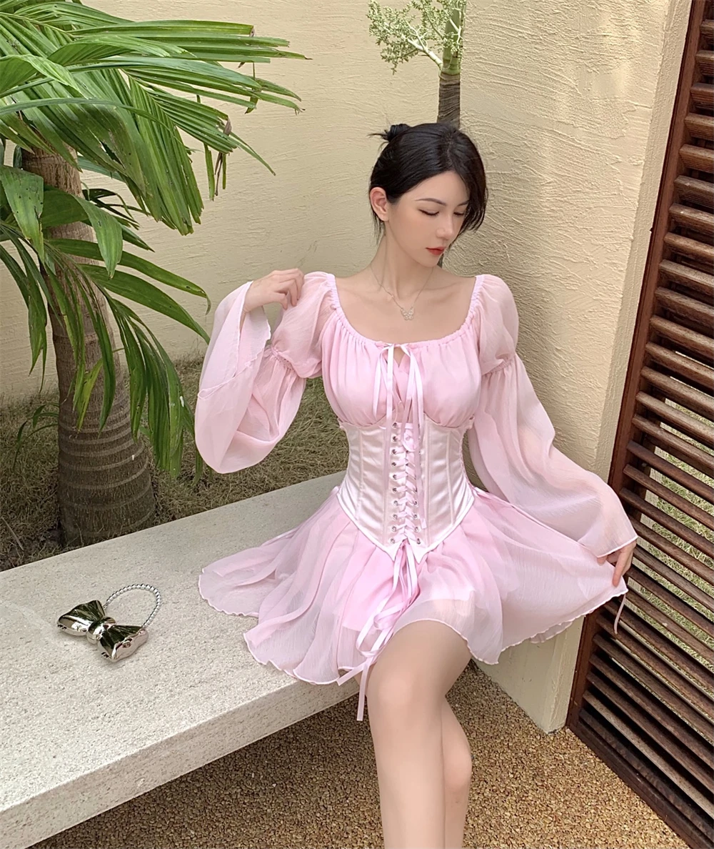 Женское платье-трапеция с квадратным вырезом, длинным рукавом и поясом
Женское платье-трапеция с квадратным вырезом, длинным рукавом и поясом