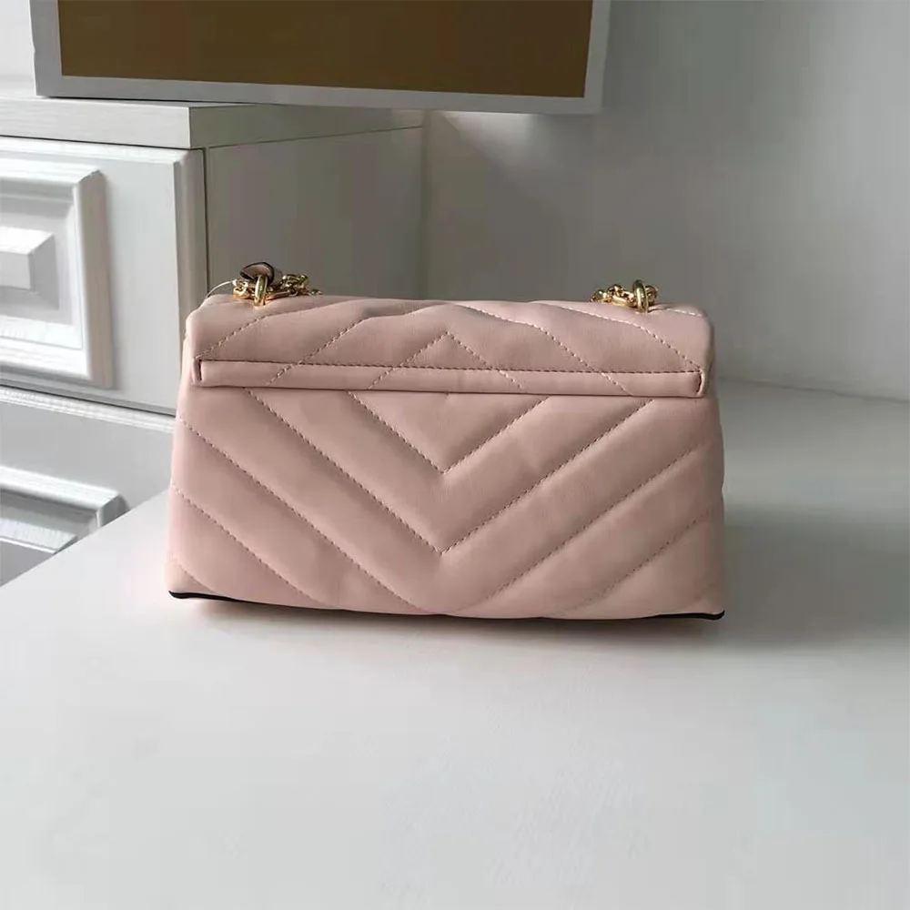Designer brand leather luxury trendy fashion ladies portable diagonal bag two shoulder straps size 24CM*16CM*10CM
Designer brand leather luxury trendy fashion ladies portable diagonal bag two shoulder straps size 24CM*16CM*10CM