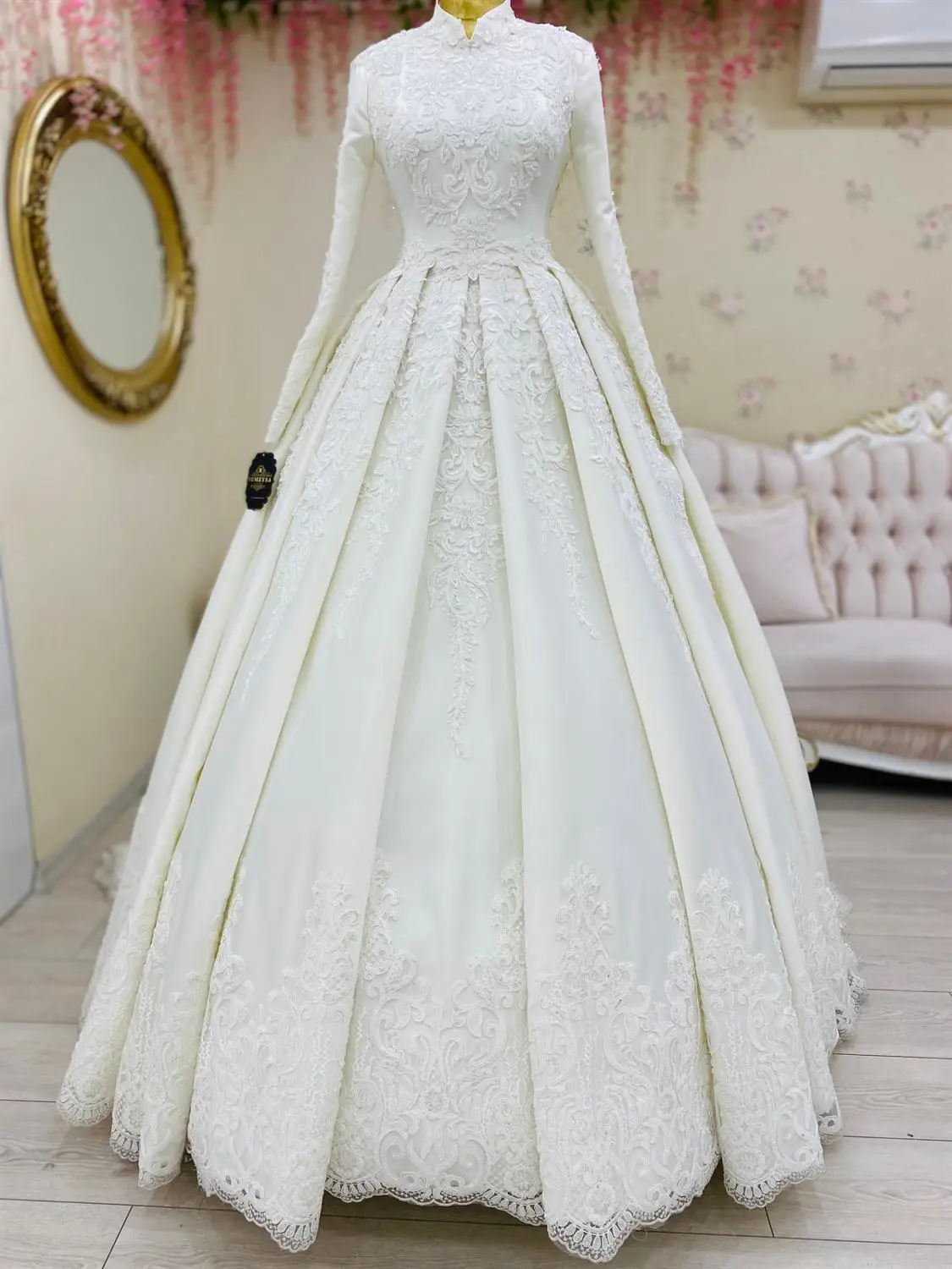 Lace Satin Muslim Wedding Dresses for Bride 2021 Long Sleeve High Neck Moroccan Caftan Wedding Bridal Gowns vestidos de novia
Lace Satin Muslim Wedding Dresses for Bride 2021 Long Sleeve High Neck Moroccan Caftan Wedding Bridal Gowns vestidos de novia