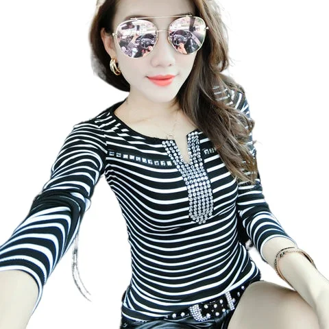 Long-sleeved striped t-shirt women spring and autumn new V-neck diamond top 2021 fashion slim bottoming shirt tide
Long-sleeved striped t-shirt women spring and autumn new V-neck diamond top 2021 fashion slim bottoming shirt tide