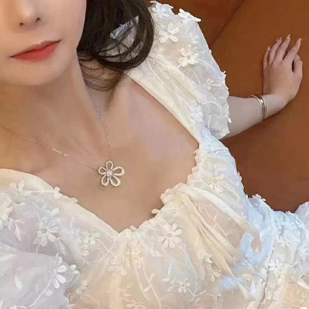 Merry Christmas Flower Necklace Charms Woman Standard 925 Sterling Silver Elegant Hollow AAA Zircon Luxury Shining Hot Style2022
Merry Christmas Flower Necklace Charms Woman Standard 925 Sterling Silver Elegant Hollow AAA Zircon Luxury Shining Hot Style2022