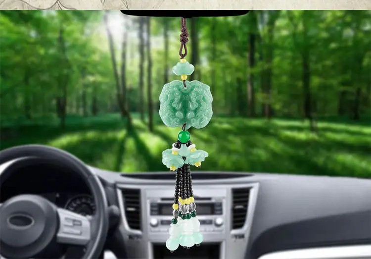 The jade pendant decorations on the car can protect and bless the safe entry and emerge brave style
The jade pendant decorations on the car can protect and bless the safe entry and emerge brave style