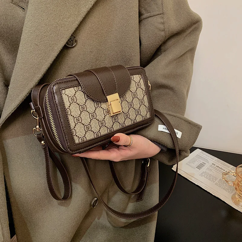 2021 ladies new shoulder bag texture luxury atmosphere messenger handbag fashion all-match camera bag trend small square bag
2021 ladies new shoulder bag texture luxury atmosphere messenger handbag fashion all-match camera bag trend small square bag