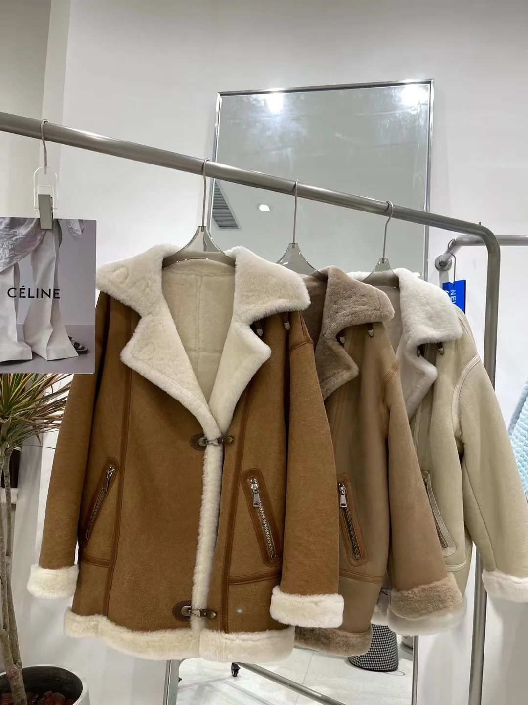 Women's casual winter jacket 2021 new fashion natural leather grass thickened sheepskin jacket warm lapel jacket
Women's casual winter jacket 2021 new fashion natural leather grass thickened sheepskin jacket warm lapel jacket