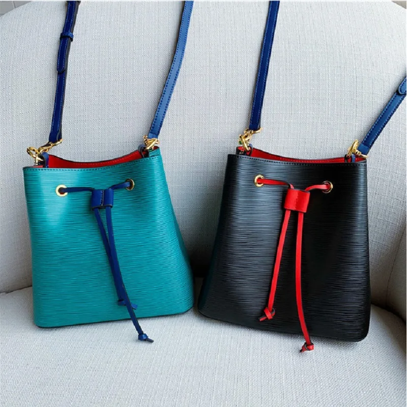 2021 New Real Leather Water Ripple Bucket Bags Women's Shoulder Bags Fashion Messenger Bag Female Handbags
2021 New Real Leather Water Ripple Bucket Bags Women's Shoulder Bags Fashion Messenger Bag Female Handbags
