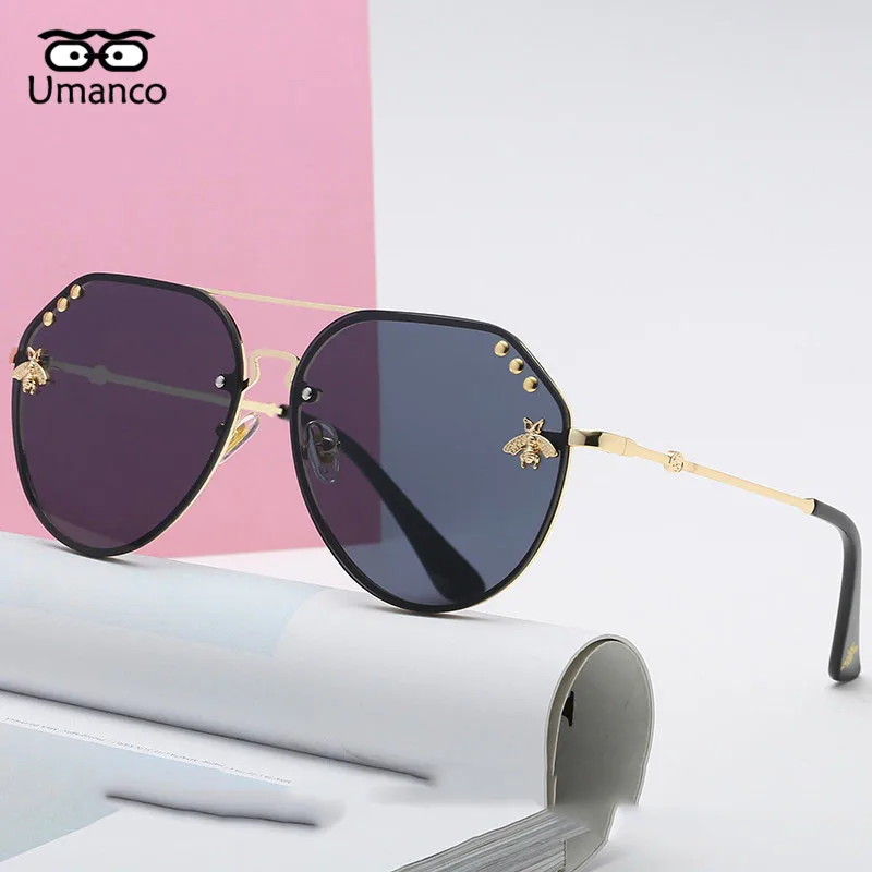 Umanco 2021 Fashion Women Small Bee Sunglasses Colourful Rivet Glasses Female Male Outdoor Traveling Eyeglasses UV400
Umanco 2021 Fashion Women Small Bee Sunglasses Colourful Rivet Glasses Female Male Outdoor Traveling Eyeglasses UV400