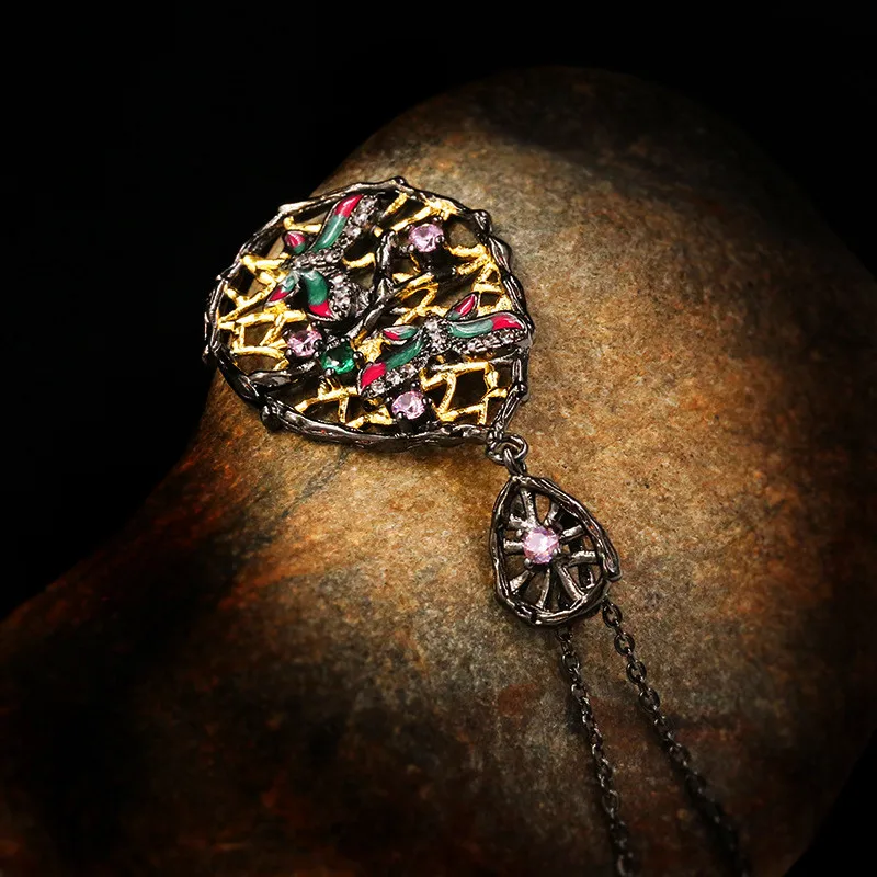 Cute Female Round Crystal Pendant Necklace Charm Black Gold Chain Necklaces For Women Vintage Hollow Geometric Wedding Necklace
Cute Female Round Crystal Pendant Necklace Charm Black Gold Chain Necklaces For Women Vintage Hollow Geometric Wedding Necklace