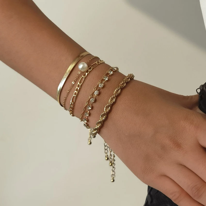 Crystal Chains Bracelets for Women Gold Color Goth Chian Imiation Pearl Bnagles Couples Fashion Bracelet Jewelry Gift Charm
Crystal Chains Bracelets for Women Gold Color Goth Chian Imiation Pearl Bnagles Couples Fashion Bracelet Jewelry Gift Charm