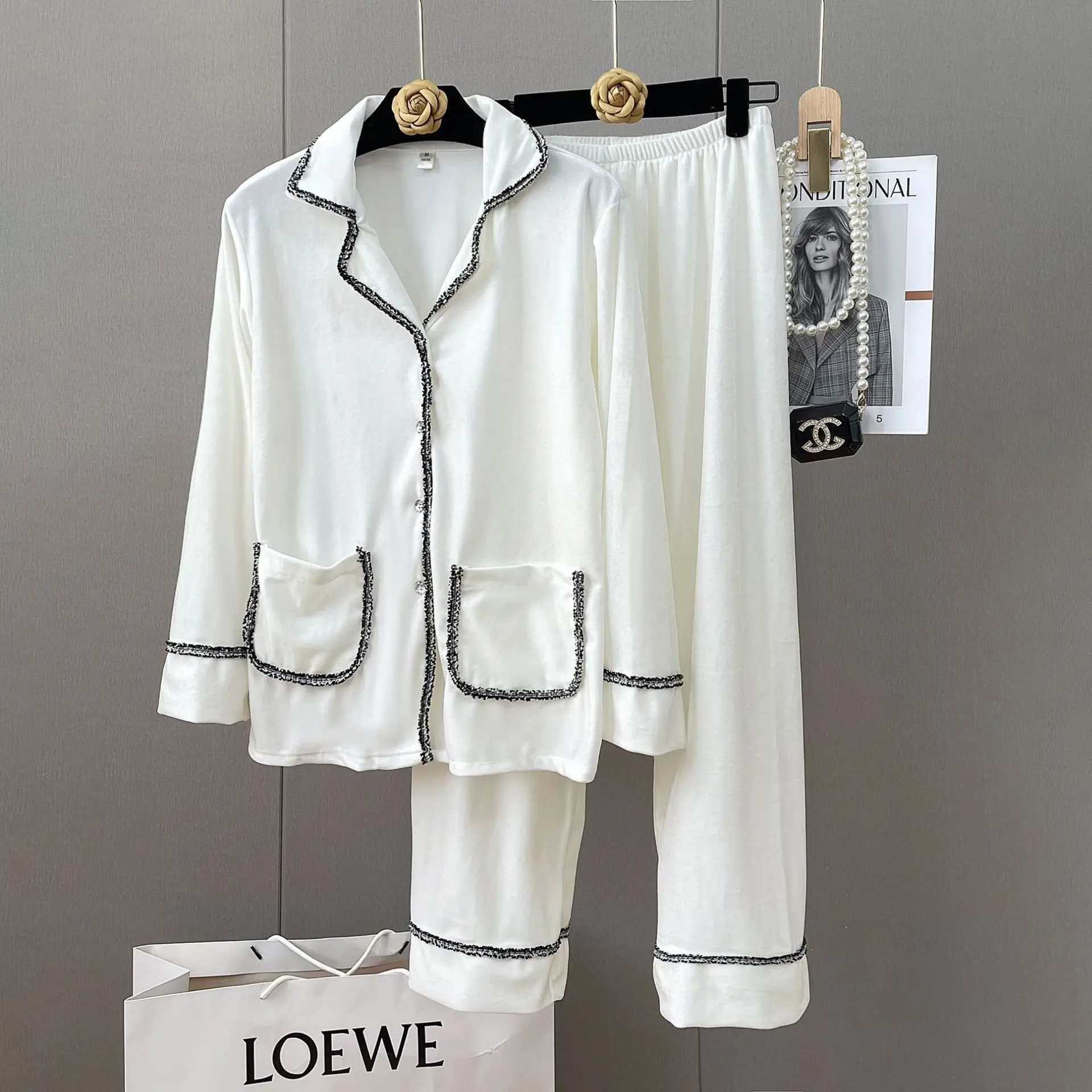 Women Soft Velour Home Clothing 2PCS Sleep Set Novelty Patchwork Lace Pajamas Suit Intimate Lingerie Casual White Pyjamas
Women Soft Velour Home Clothing 2PCS Sleep Set Novelty Patchwork Lace Pajamas Suit Intimate Lingerie Casual White Pyjamas