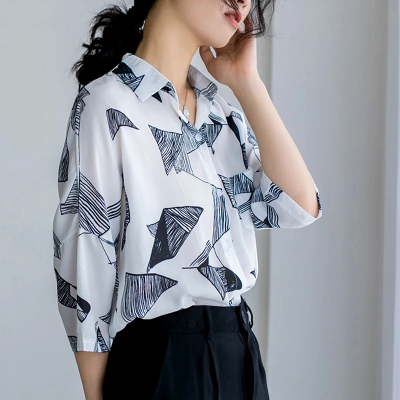 Summer Geometric Pattern Print Short Sleeve Shirts Chiffon Women Blouse Loose Elegant Office Lady Tops White Blouses Plus Size
Summer Geometric Pattern Print Short Sleeve Shirts Chiffon Women Blouse Loose Elegant Office Lady Tops White Blouses Plus Size