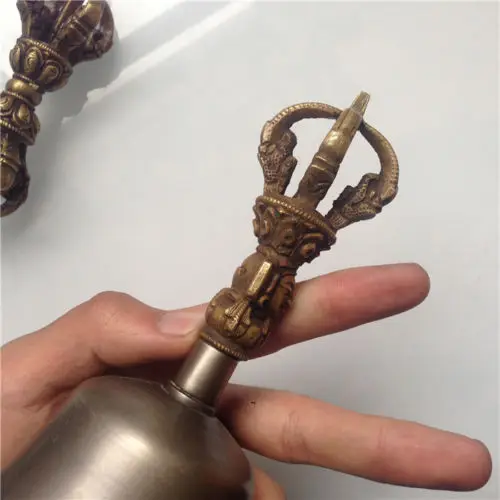 christmas Rare Old Tibet Buddhist Religion Bronze Vajra Bell Vajry Pestle Faqi Set Statue new Year
christmas Rare Old Tibet Buddhist Religion Bronze Vajra Bell Vajry Pestle Faqi Set Statue new Year