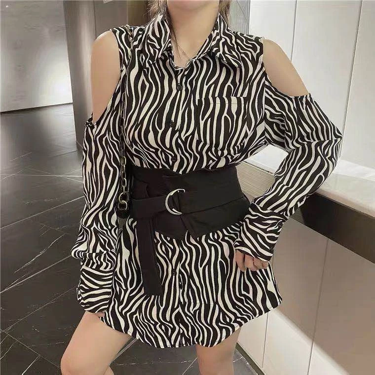 2020 autumn long sleeve off-shoulder zebra print long blouse with Girdle office ladies sexy turn down collar 2 pcs shirts women
2020 autumn long sleeve off-shoulder zebra print long blouse with Girdle office ladies sexy turn down collar 2 pcs shirts women