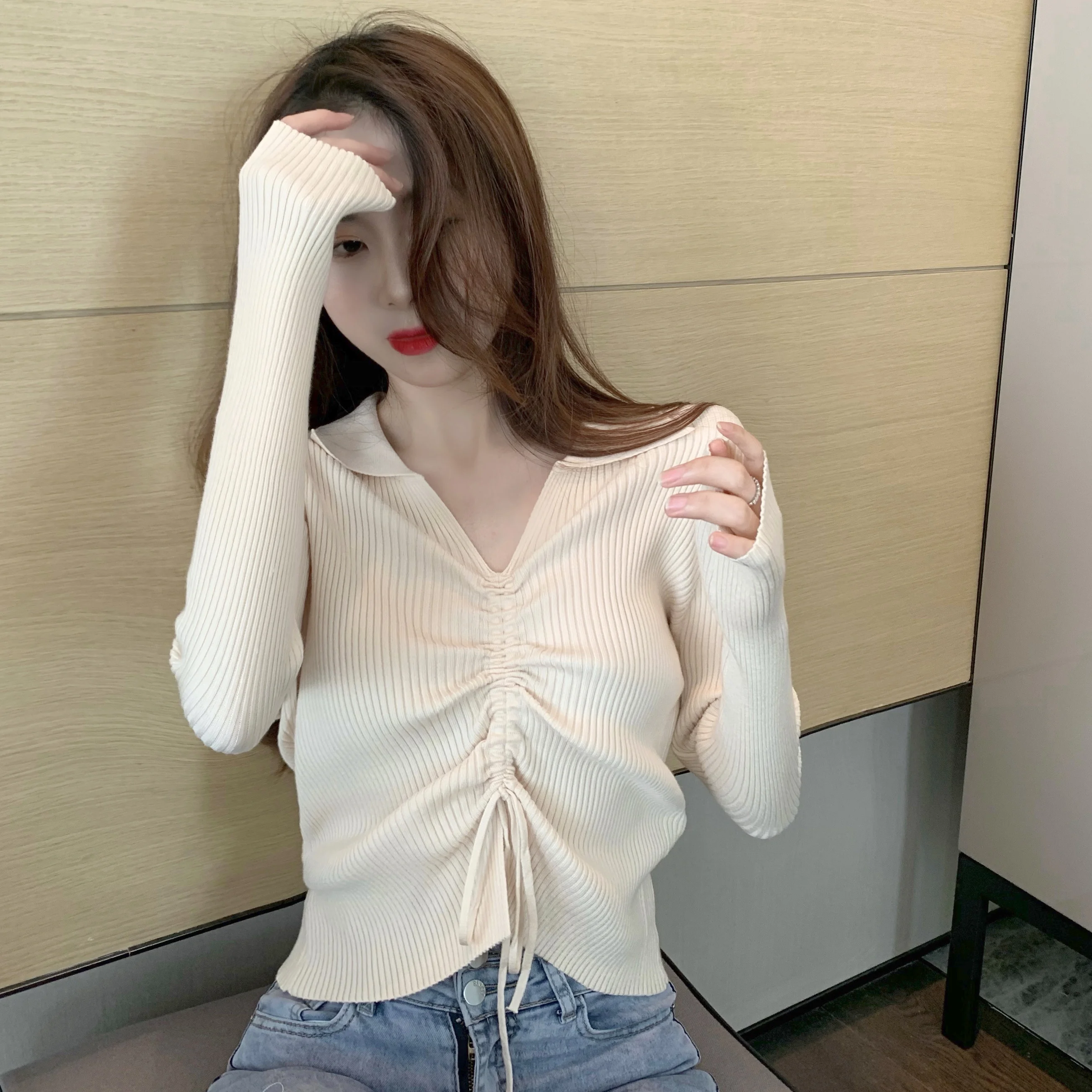 Fashion Sweater Pullover Women 2021 Drawstring Tie Folds Niche Sweater Women Autumn New Lapel Long Sleeve Solid Color Top Women
Fashion Sweater Pullover Women 2021 Drawstring Tie Folds Niche Sweater Women Autumn New Lapel Long Sleeve Solid Color Top Women