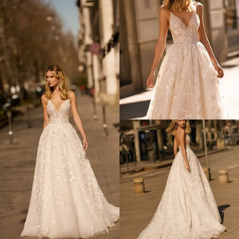 Fashion Wedding Dresses Spaghetti Straps Lace Appliques Bridal Gowns Custom Made Backless Sweep Train A Line Wedding Dress
Fashion Wedding Dresses Spaghetti Straps Lace Appliques Bridal Gowns Custom Made Backless Sweep Train A Line Wedding Dress