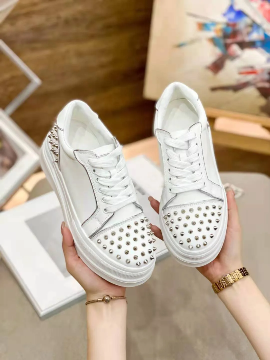 2021 early autumn new top silk cowhide leather with rivet elements trendy luxury ladies fashion all-match sneakers, small white
2021 early autumn new top silk cowhide leather with rivet elements trendy luxury ladies fashion all-match sneakers, small white