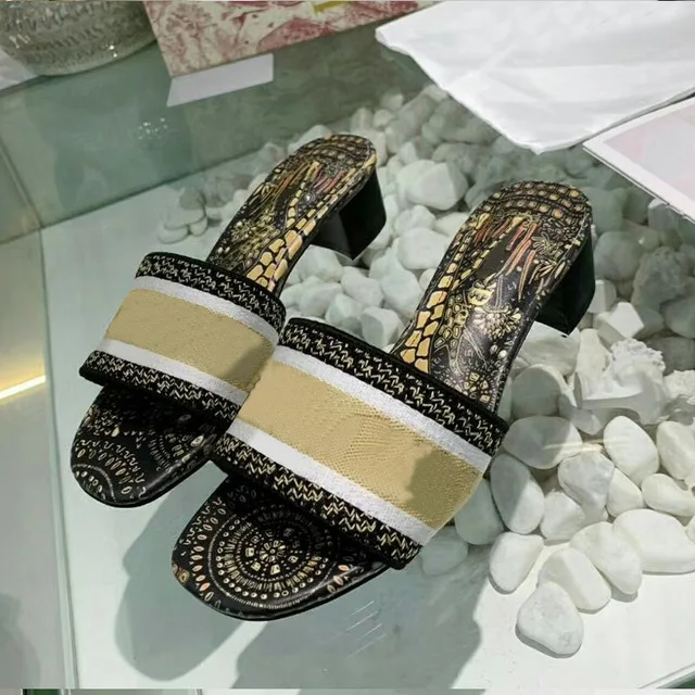 2021 Designer Slippers High Quality Natural Leather Ladies Sandals Fashion Flat Shoes Heel Casual Slides
2021 Designer Slippers High Quality Natural Leather Ladies Sandals Fashion Flat Shoes Heel Casual Slides