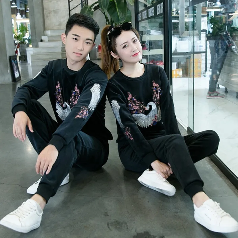 Couple Embroidery Casual Thick Velvet 3Pcs Outfits Sleeveless Hooded Vests O-Neck Pullover Sweatshirts Drawstring Waist Pants
Couple Embroidery Casual Thick Velvet 3Pcs Outfits Sleeveless Hooded Vests O-Neck Pullover Sweatshirts Drawstring Waist Pants