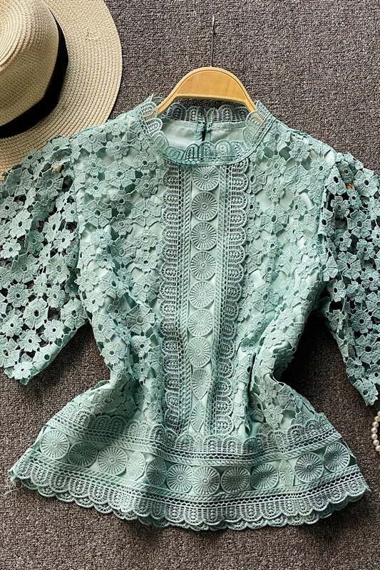 Stand-up collar hollow hook flower water-soluble lace shirt 2021 summer Slim and thin temperament retro short top short sleeves
Stand-up collar hollow hook flower water-soluble lace shirt 2021 summer Slim and thin temperament retro short top short sleeves