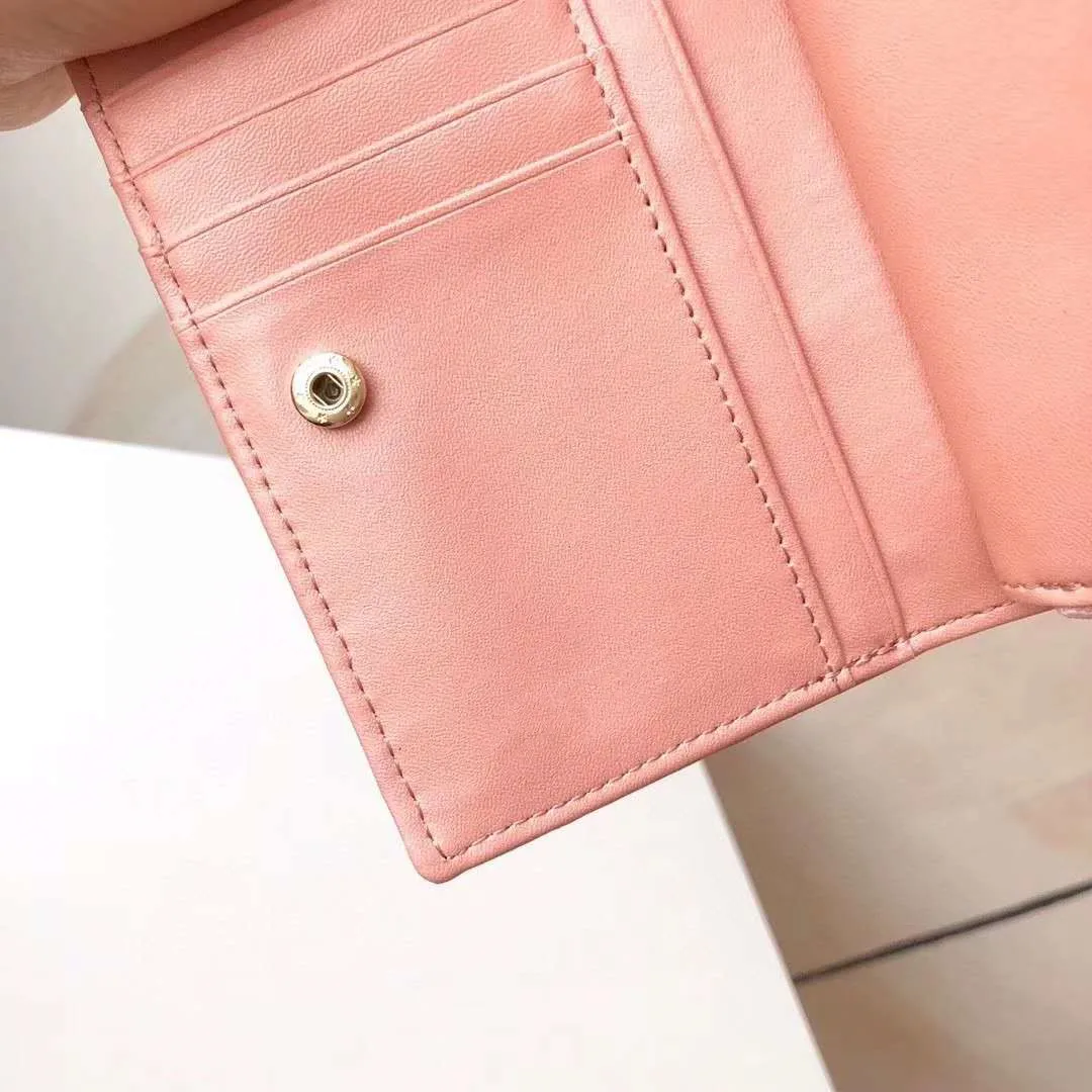 New Fashion Designer Mini Sewing Thread Soft Sheepskin Pleated Cute Pink Fold Multi-card Slot Wallet Coin Bag for Women's&Girls 
New Fashion Designer Mini Sewing Thread Soft Sheepskin Pleated Cute Pink Fold Multi-card Slot Wallet Coin Bag for Women's&Girls