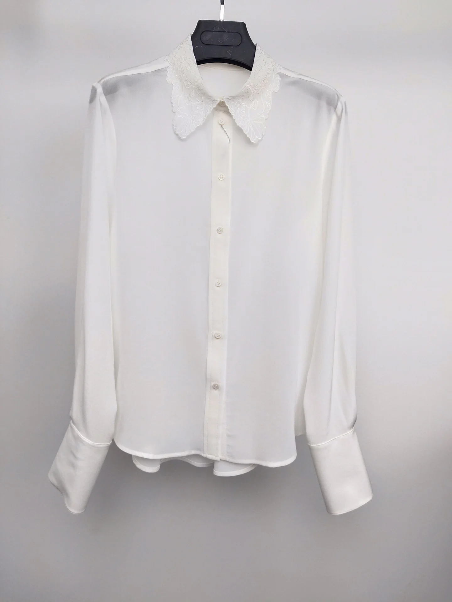 ladies 2021 fashion new long-sleeved sexy casual solid color embroidered collar silk shirt 0104
ladies 2021 fashion new long-sleeved sexy casual solid color embroidered collar silk shirt 0104