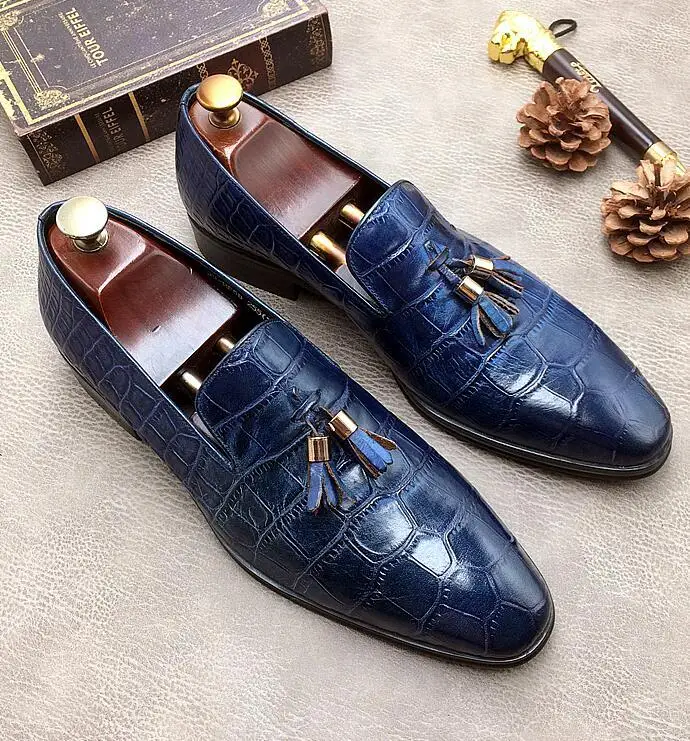 Новинка Мужские модельные туфли с острым носком цвет синий черный модная обувь