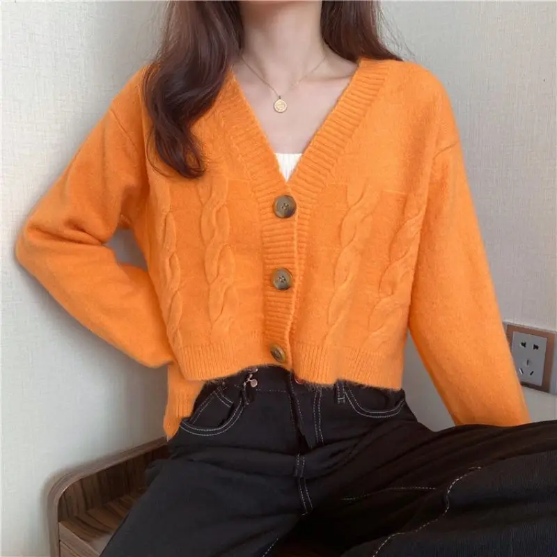 Women's short cardigan sweater v-neck jacket 2021 new Korean version of knitted sweater top coat trend ins net red trend B054
Women's short cardigan sweater v-neck jacket 2021 new Korean version of knitted sweater top coat trend ins net red trend B054