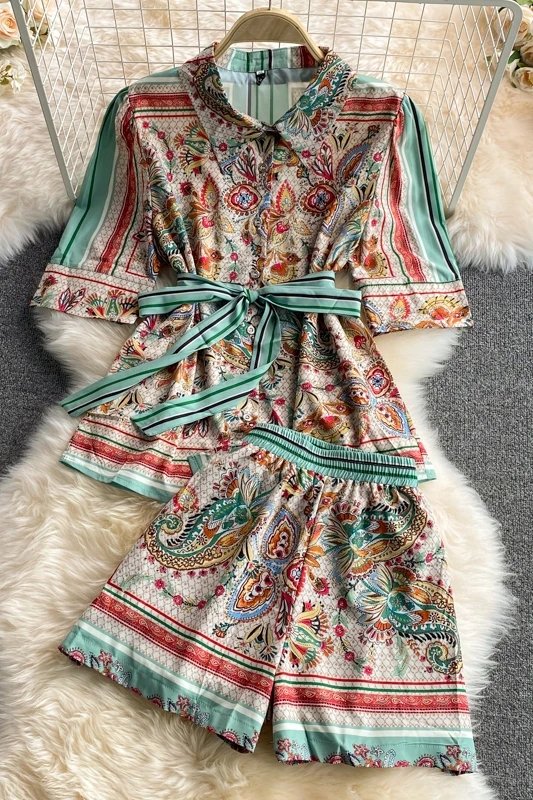 2021 summer new two-piece suit Hepburn style French retro print shirt short-sleeved western style wide-leg shorts women
2021 summer new two-piece suit Hepburn style French retro print shirt short-sleeved western style wide-leg shorts women