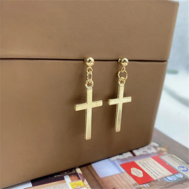 European And American Personality Hip-Hop Punk Wind Cross Earrings Web Celebrity Fashion Earrings Trendy Metal Eardrop
European And American Personality Hip-Hop Punk Wind Cross Earrings Web Celebrity Fashion Earrings Trendy Metal Eardrop
