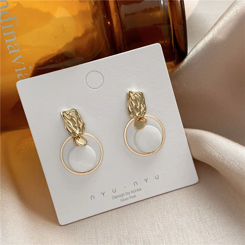 South Korea contracted temperament circle shell earring female personality sweet girl ear clip
South Korea contracted temperament circle shell earring female personality sweet girl ear clip
