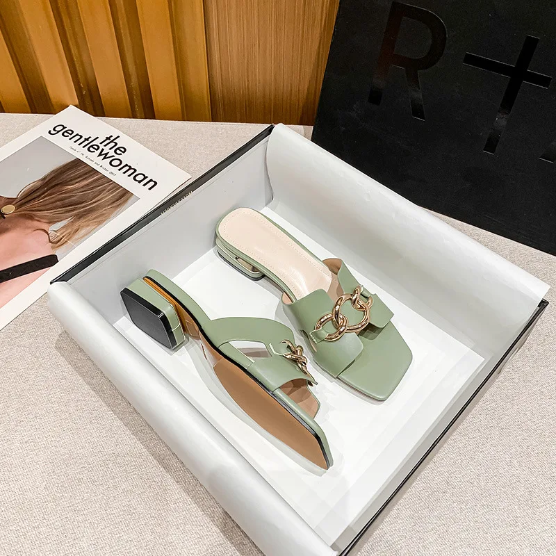 2021 Summer Women Slippers Fashion Square Toe Sandals Metal Chain Decoration Flats Casual Slides Ladies Luxury Sexy Slippers
2021 Summer Women Slippers Fashion Square Toe Sandals Metal Chain Decoration Flats Casual Slides Ladies Luxury Sexy Slippers