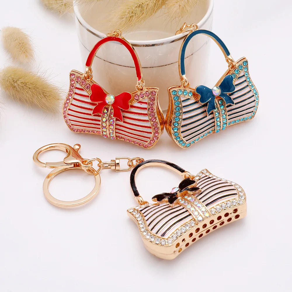 Diamond-studded Bag, Bowknot, Keychain, Creative Bag Pendant, Keychain, Metal Car Ornament, Charm Gift
Diamond-studded Bag, Bowknot, Keychain, Creative Bag Pendant, Keychain, Metal Car Ornament, Charm Gift