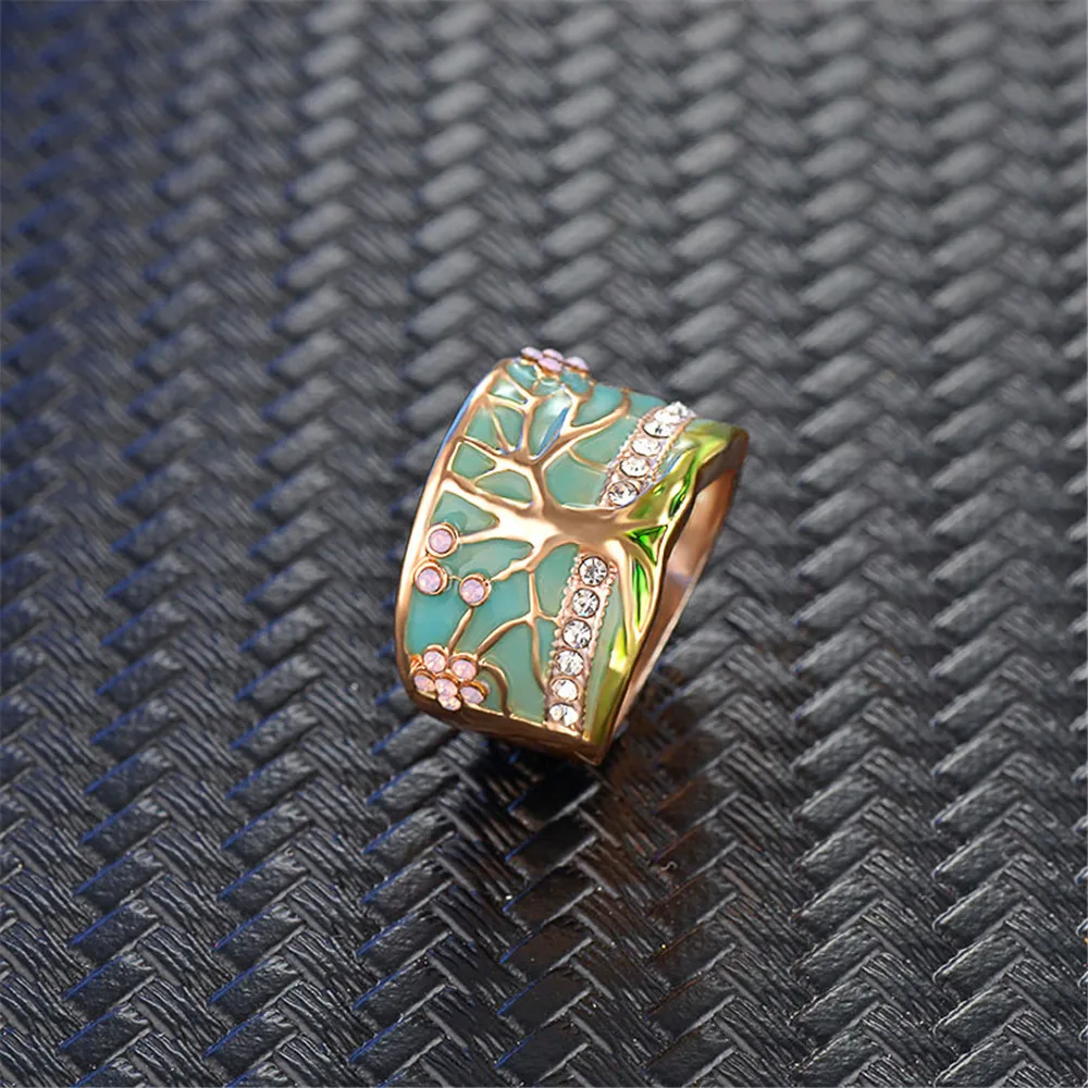Creative new European and American accessories retro Women's rings 2020 trend creative studded rhinestone fashion jewelry rings
Creative new European and American accessories retro Women's rings 2020 trend creative studded rhinestone fashion jewelry rings