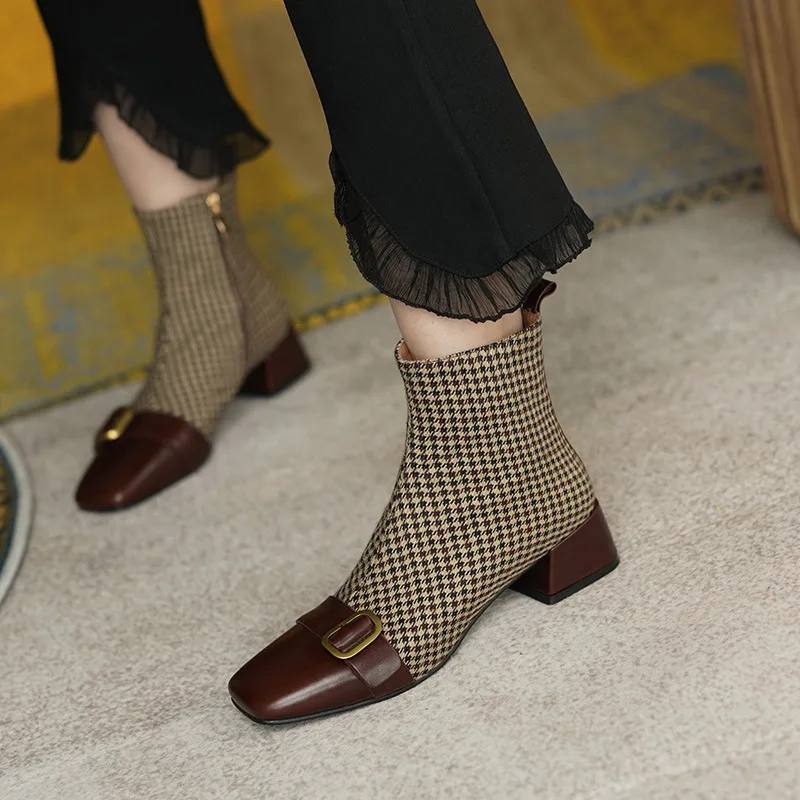 Color-blocking Short Boots Women's Autumn and Winter 2021 New Retro Thick Heel Mid-heel Leather Square Toe Ankle Boots
Color-blocking Short Boots Women's Autumn and Winter 2021 New Retro Thick Heel Mid-heel Leather Square Toe Ankle Boots