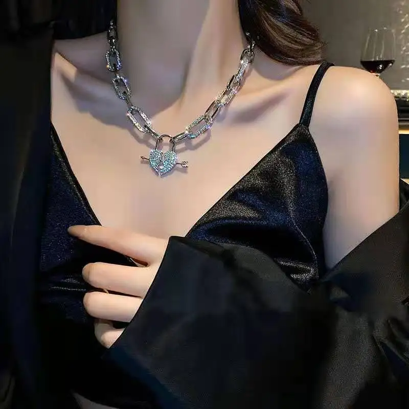 2021 High-end Jewelry Necklace Platinum Love Heart Pendant Chain Shiny Crystal Ladies Necklace Jewelry Gift Free Shipping
2021 High-end Jewelry Necklace Platinum Love Heart Pendant Chain Shiny Crystal Ladies Necklace Jewelry Gift Free Shipping