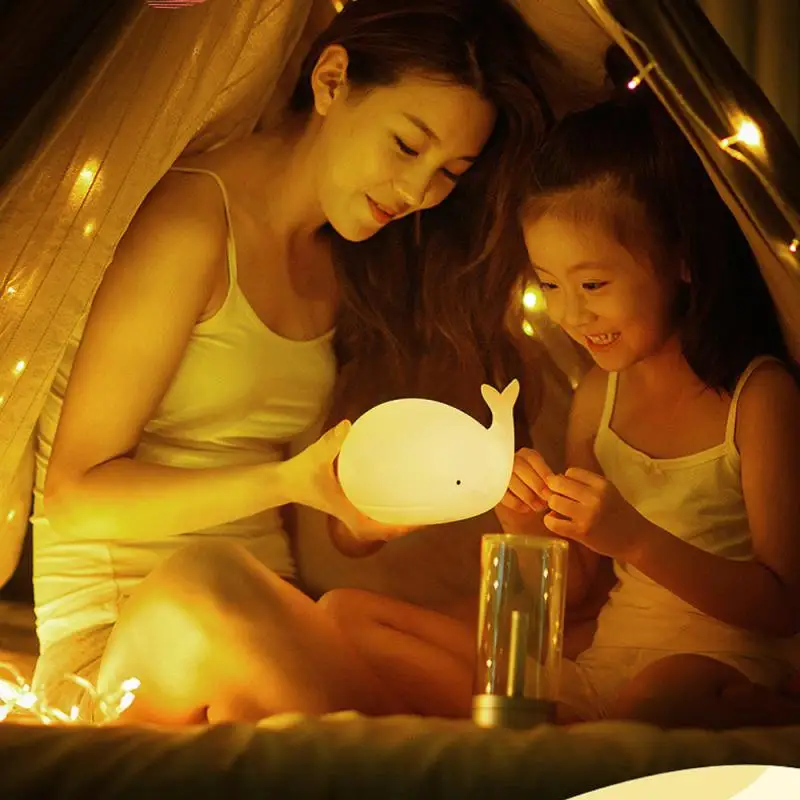 

Светодиодный ночник с милым Китом, мягкий силиконовый декоративный светильник с аккумулятором 7 цветов, мультяшная лампа для детской комна...