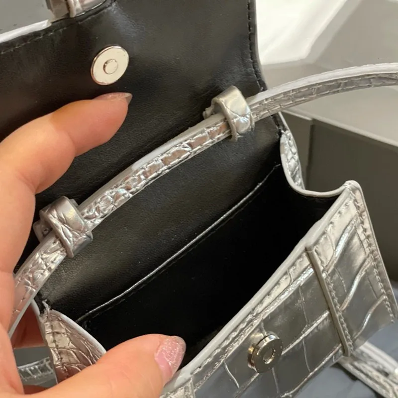 117026 2021 new fashion ladies hourglass bag all-match mini handbag shoulder bag women handbags
117026 2021 new fashion ladies hourglass bag all-match mini handbag shoulder bag women handbags