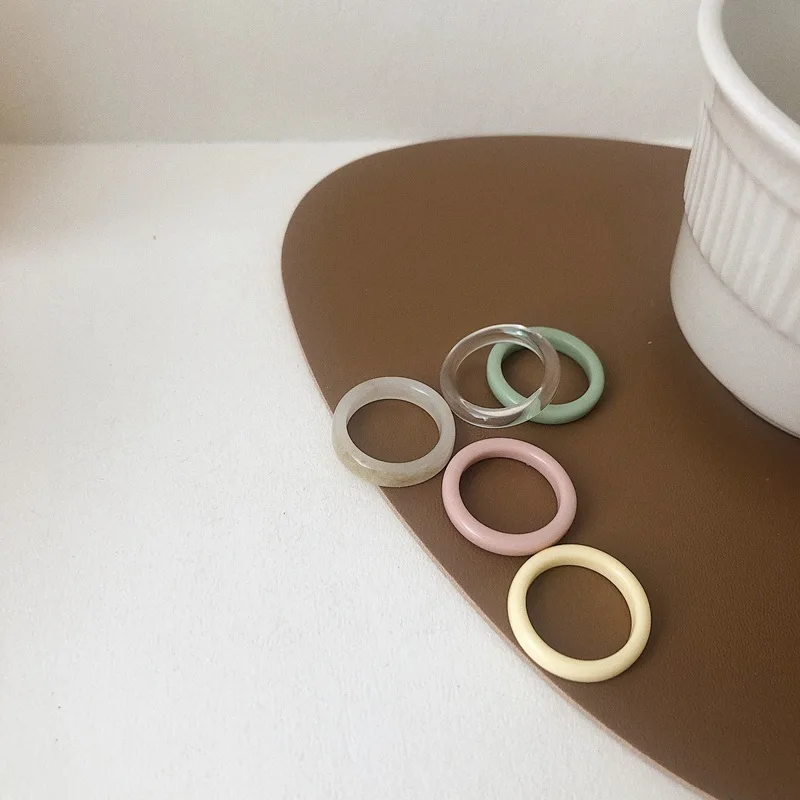 2021 Vintage Resin Ring Korea Spring Colorful Acrylic Geometric Round Rings for Women Party Jewelry Gifts Simple Finger Ring
2021 Vintage Resin Ring Korea Spring Colorful Acrylic Geometric Round Rings for Women Party Jewelry Gifts Simple Finger Ring