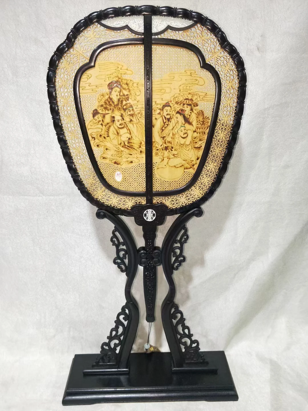 Ancient Chinese Imperial Palace Emperor's fan Chinese collection Sandalwood desktop decoration
Ancient Chinese Imperial Palace Emperor's fan Chinese collection Sandalwood desktop decoration
