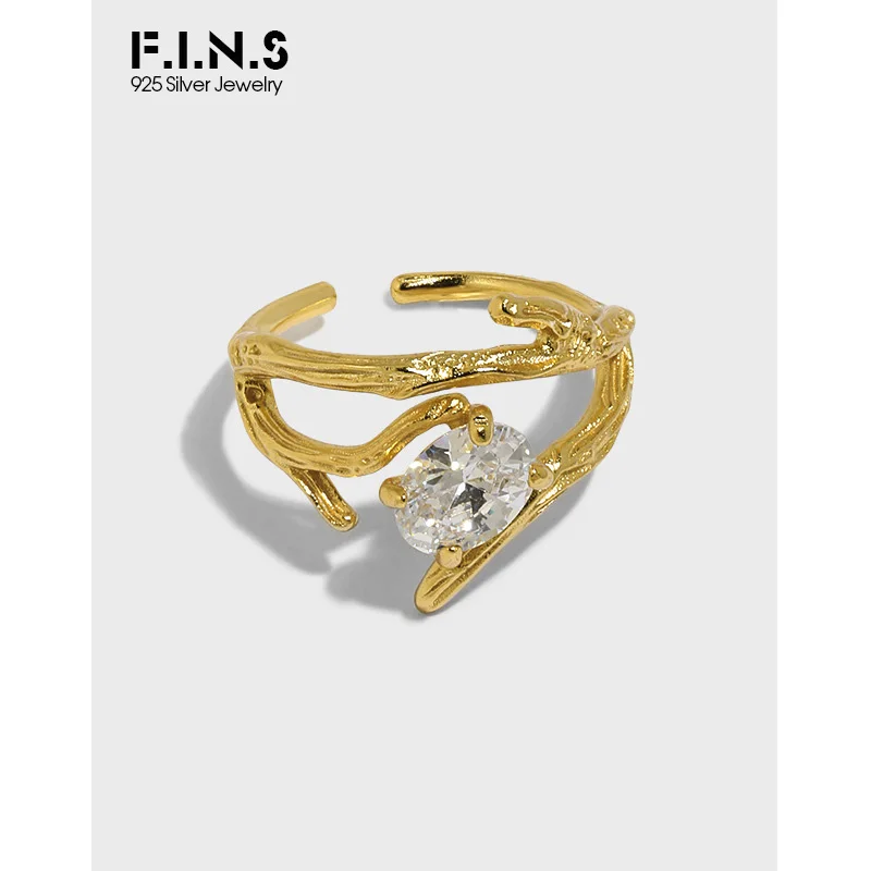 Открытое кольцо из серебра 925 пробы с фианитами
Открытое кольцо из серебра 925 пробы с фианитами