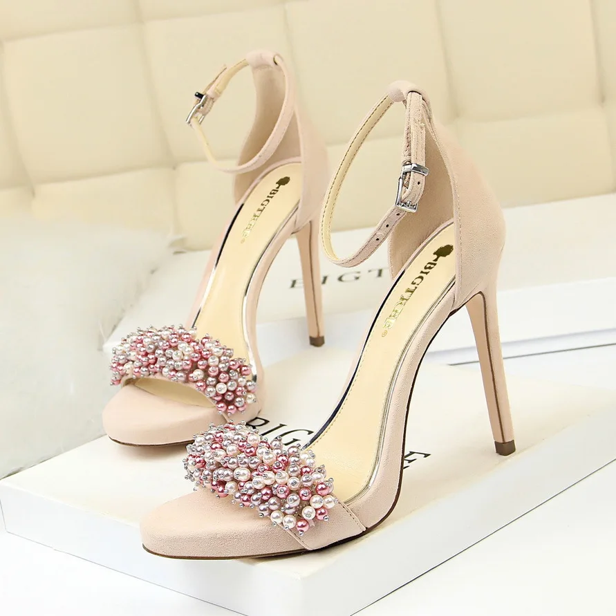 Sandalias Mujer European and American Sexy Banquet Women's Shoes Stiletto Super High Heel Platform Suede Pearl Rhinestone Strap 
Sandalias Mujer European and American Sexy Banquet Women's Shoes Stiletto Super High Heel Platform Suede Pearl Rhinestone Strap