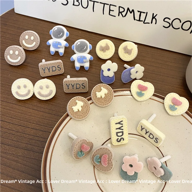 Дизайнерские серьги в стиле ретро от KAPLAN
Дизайнерские серьги в стиле ретро от KAPLAN