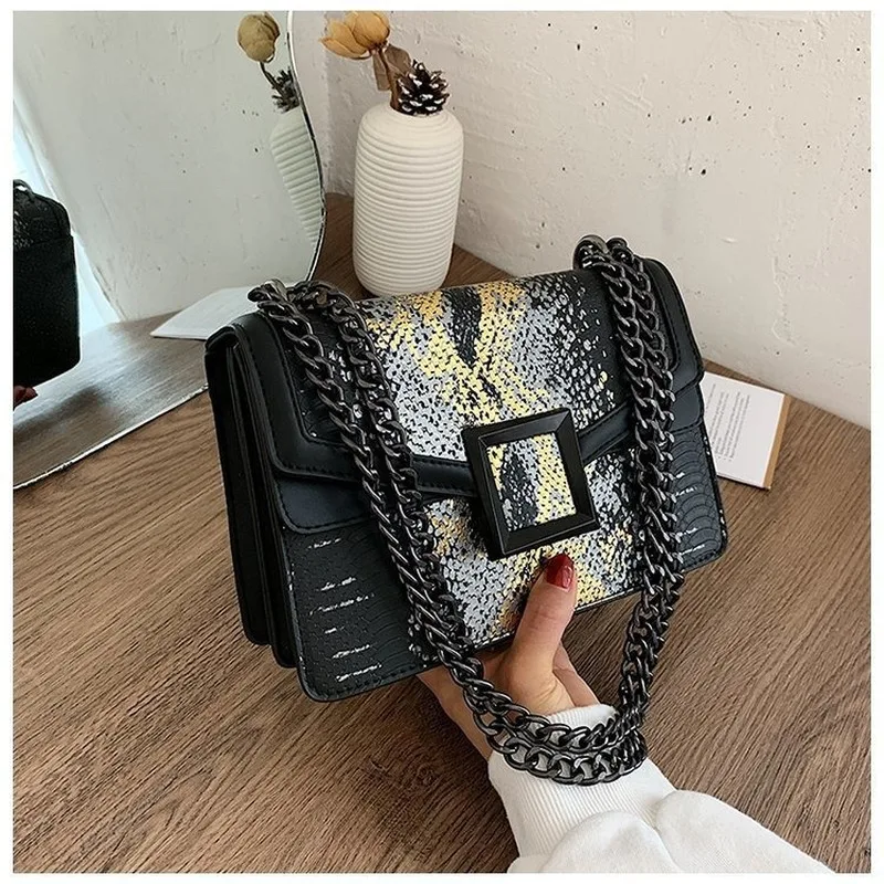 Autumn/Winter 2020 new European and American retro high-quality chain shoulder bag ladies all-match messenger small square bag
Autumn/Winter 2020 new European and American retro high-quality chain shoulder bag ladies all-match messenger small square bag